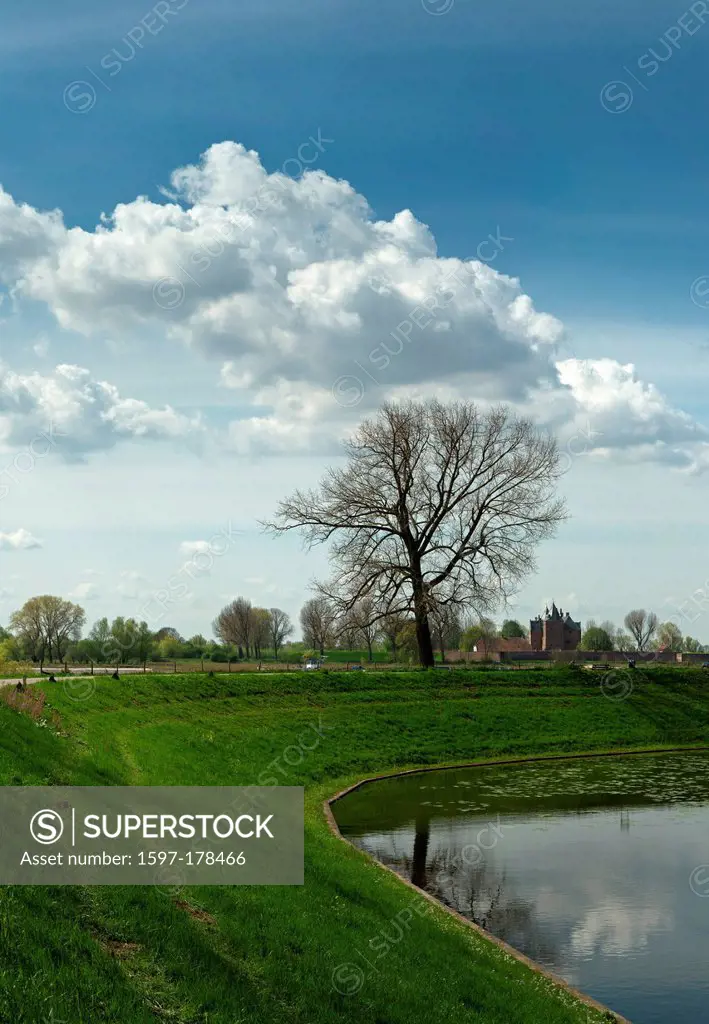 Noord_Brabant, Netherlands, Europe, Woudrichem, Loevenstein, castle, water, trees, spring,