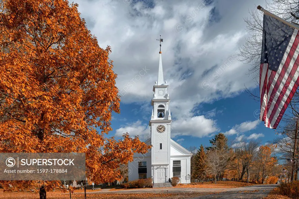 USA, United States, America, New Hampshire, Sandwich, North America, East Coast, New England, Village, town, village, Indian Summer, church, flag, Ame...