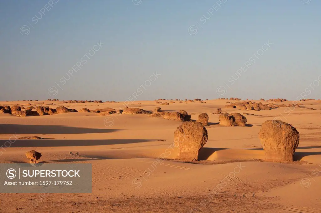 Algeria, Africa, north Africa, desert, sand desert, Sahara, Tamanrasset, Hoggar, Ahaggar, rock, rock formation, Tassili du Hoggar, Tuareg, evening, ev...