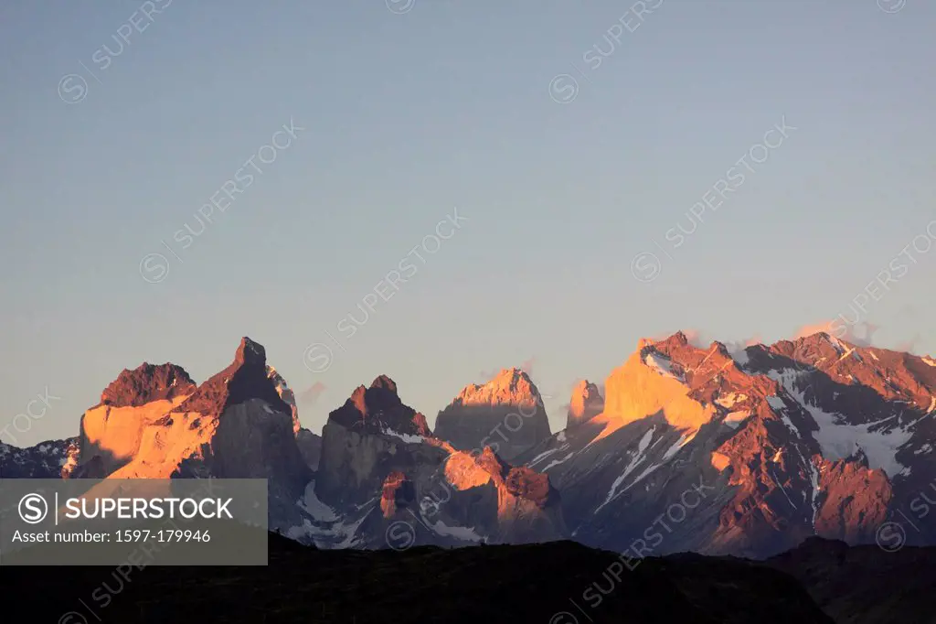 Chile, South America, Patagonia, Torres del Paine, Torres, landscape, mountain, mountains, mountain range, mountain massif, Cuernos, Cuernos del Paine...