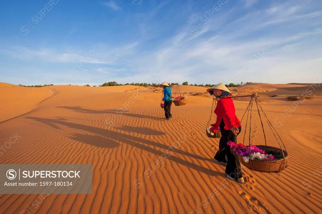 Asia, Vietnam, Mui Ne, Sand Dunes, dunes, Desert, Sand, Woman, Asian Woman, Vietnamese, Woman, Conical Hat, baskets, carry, Moody