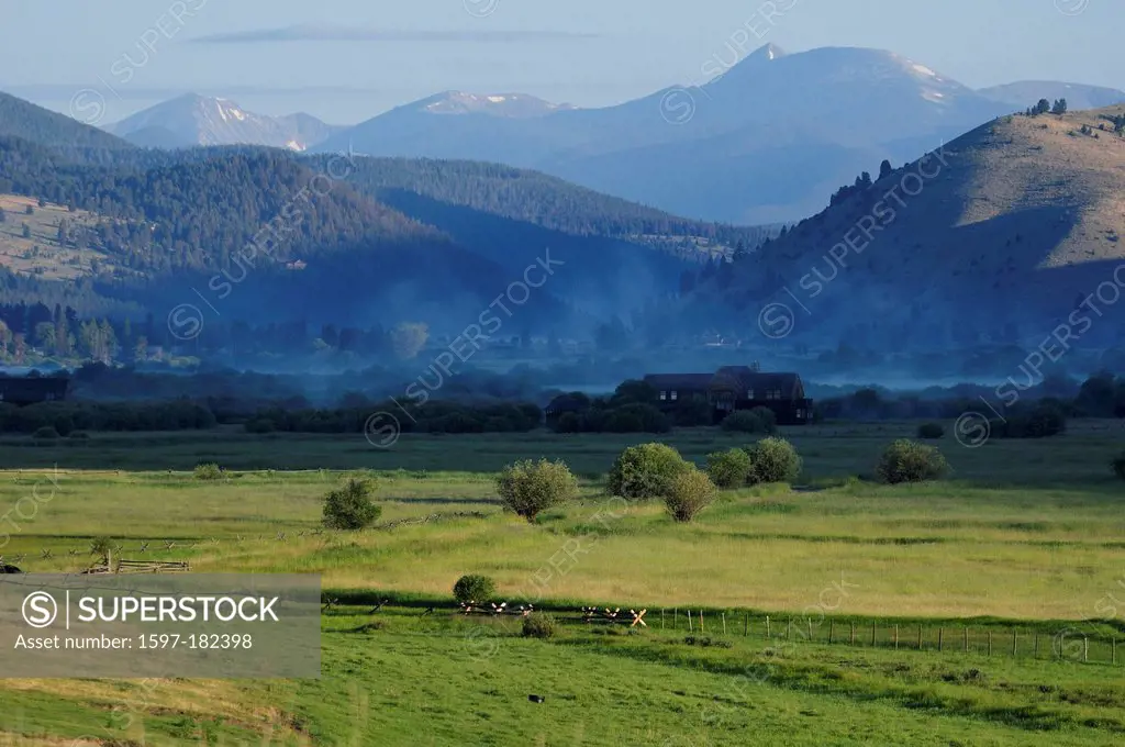 North America, Montana, USA, America, United States, Rockies, Rocky Mountains, mist, morning, nature, Big hole, ranch, house,