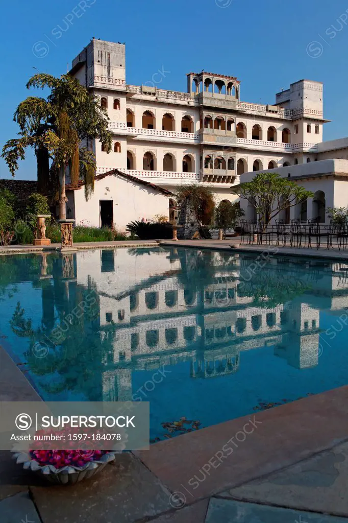 Hotel Castle Bijaipur, palace, pool, noble, luxurious, rural, palm, India, Asia, Rajasthan,