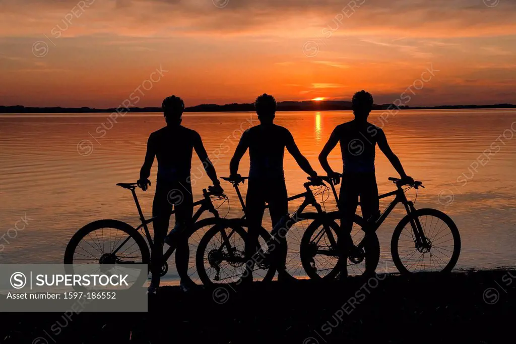 Sport, wheel, bicycle, riding a bike, biking, cyclist, mountain biker, Chiemsee, sundown, sun, mood, Chiemgau, Feldwies, Lake Chiem beach, sand beach