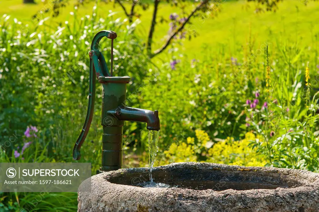Germany, Europe, Bavaria, Upper Bavaria, Chiemgau, Inzell, water, well, lyre well, stone trough, fresh, flow, bubble, channel, trough, flow,