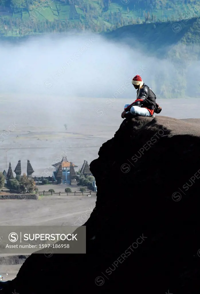 Asia, Indonesia, Java, Bromo Tengger Semeru, Bromo, Tengger, Semeru, national park, temple, man, cliff