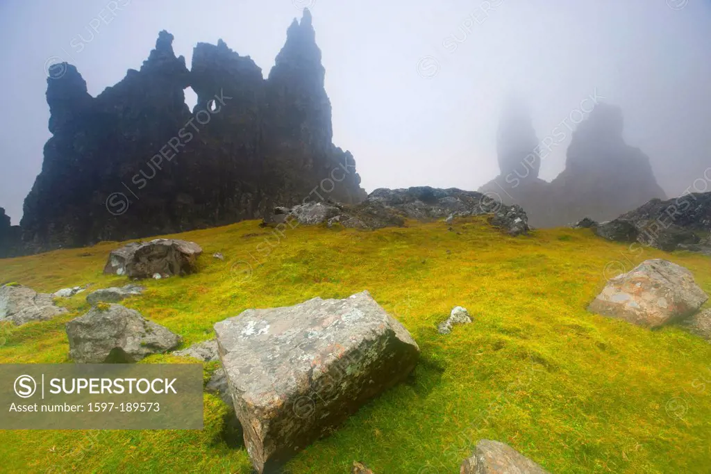 Old Man of Storr, Old Man, Storr, Great Britain, Europe, Scotland, island, isle, Skye, meadow, rock, cliff, erosion, fog