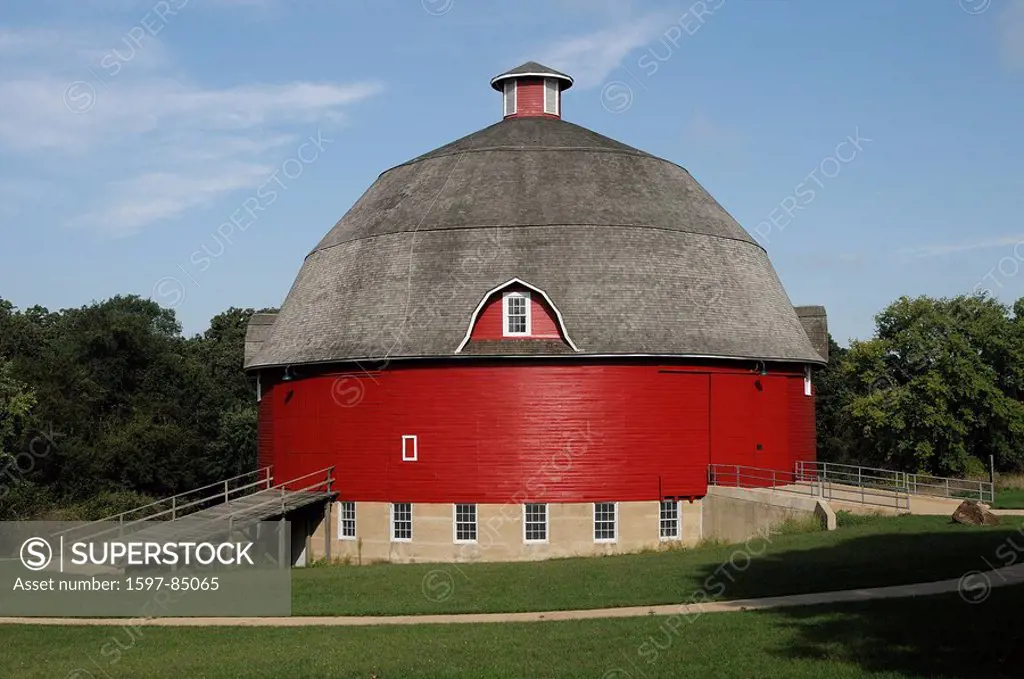 Red round Barn, Johnson Sauk Trail State Park, Illinois, USA