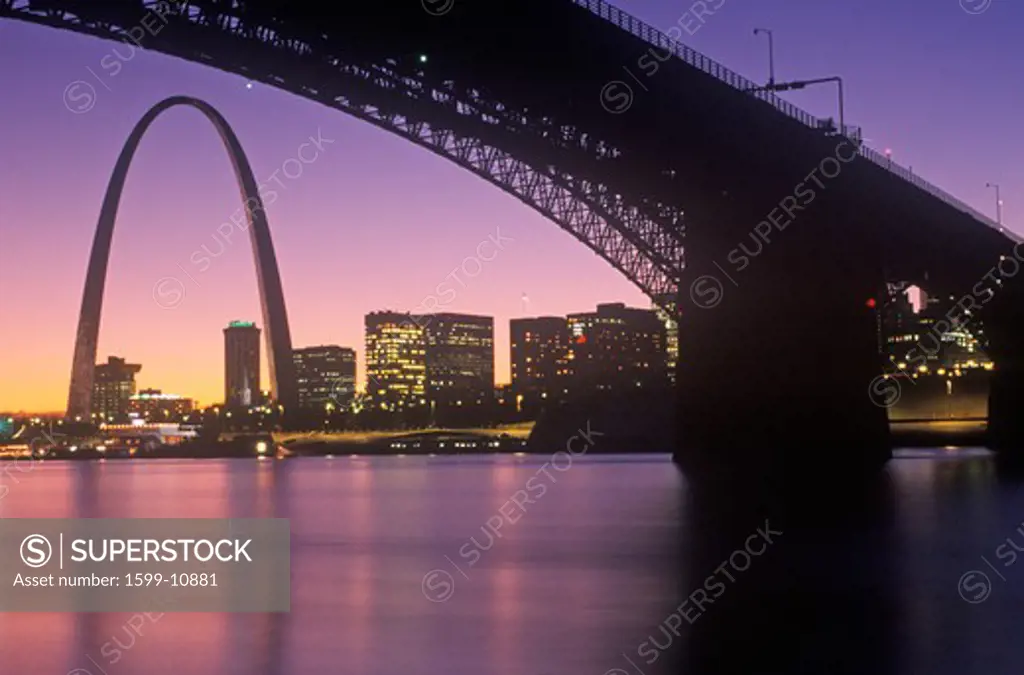 Sunset view of St. Louis, Mo skyline and Eads Bridge