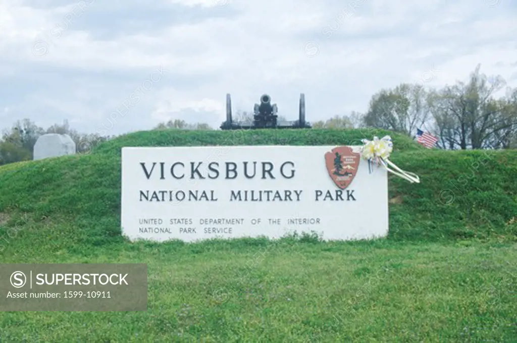 Sign on green grass at entrance of Vicksburg National Military Park, MS
