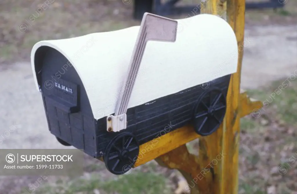 A covered wagon mailbox