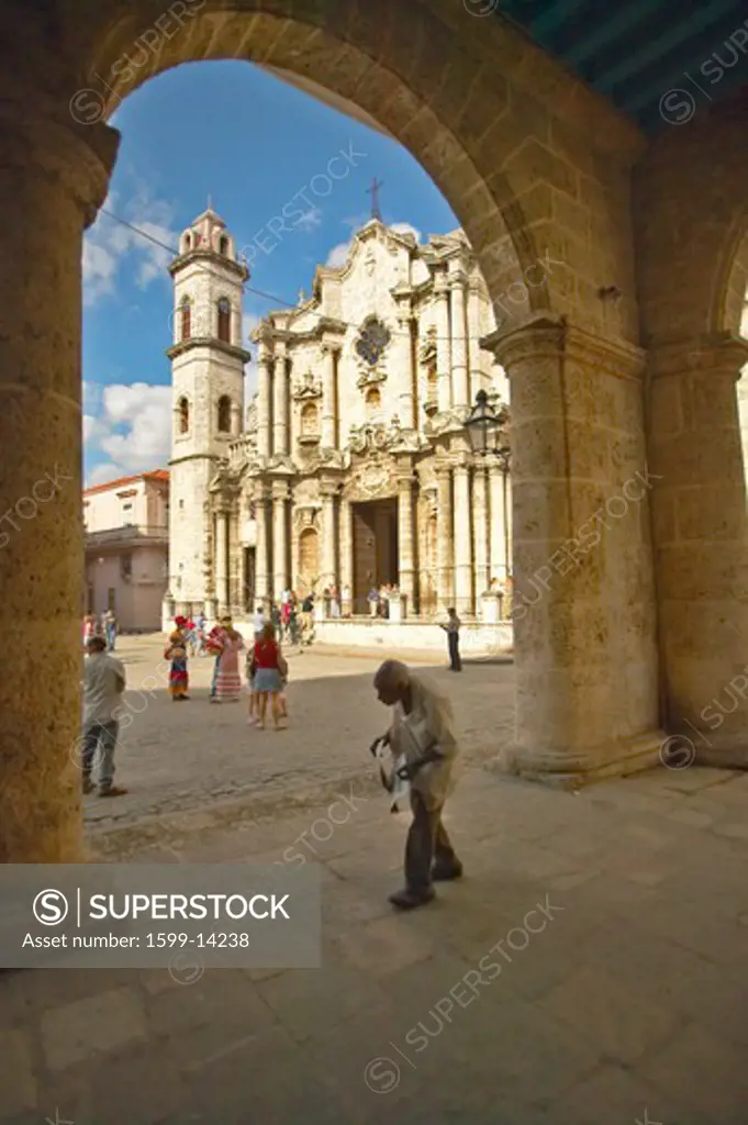Archway and old man framing the Catedral de la Habana, Plaza del Catedral, Old Havana, Cuba