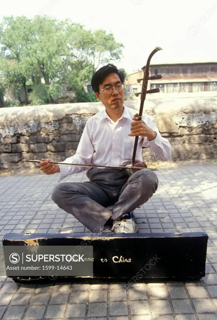 Street performer in Beijing in Hebei Province, People's Republic of China