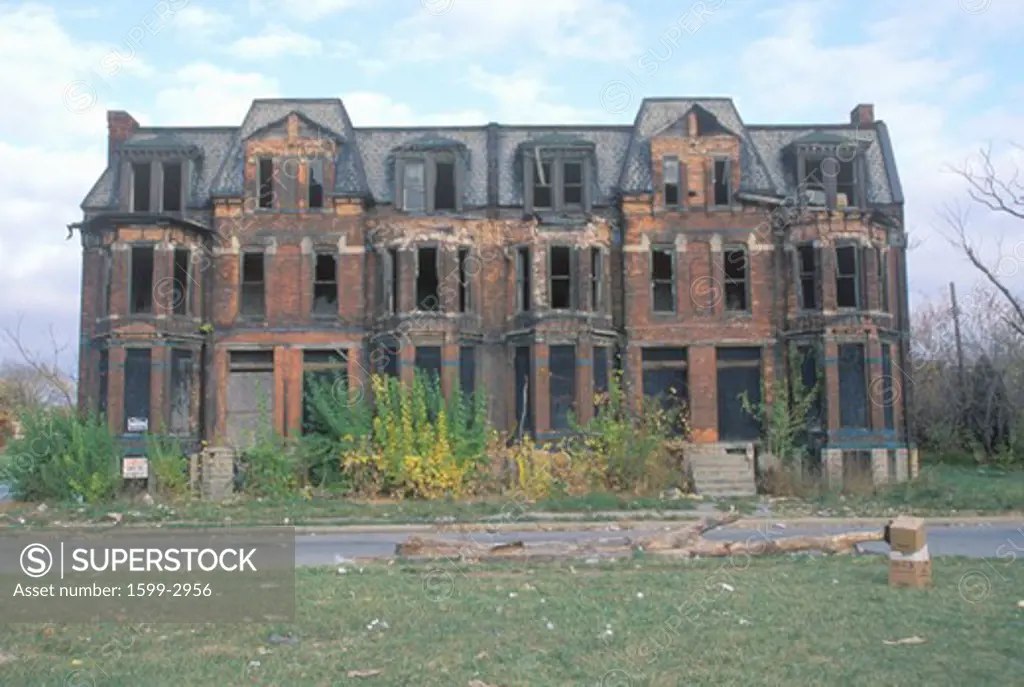 Decaying inner city estate, Detroit, Michigan