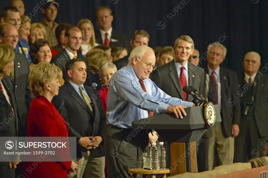 Campaign rally in Ohio attended by Vice Presidential candidate Dick Cheney, 2004