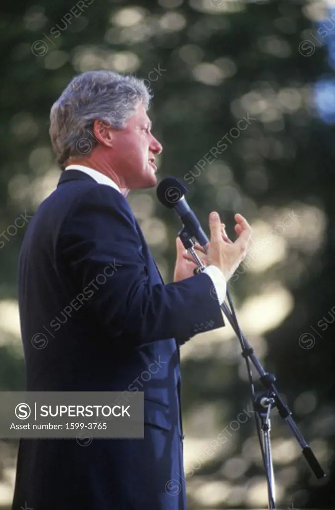 Governor Bill Clinton speaks in Ohio during the Clinton/Gore 1992 Buscapade campaign tour in Cleveland, Ohio