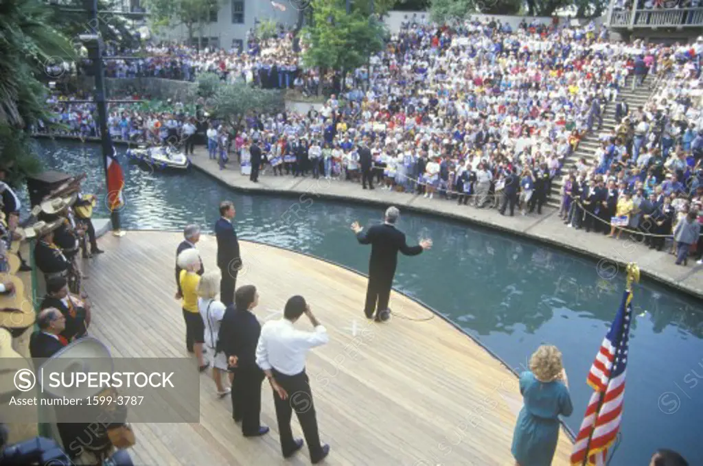 Governor Bill Clinton speaks at Arneson River during the Clinton/Gore 1992 Buscapade campaign tour in San Antonio, Texas