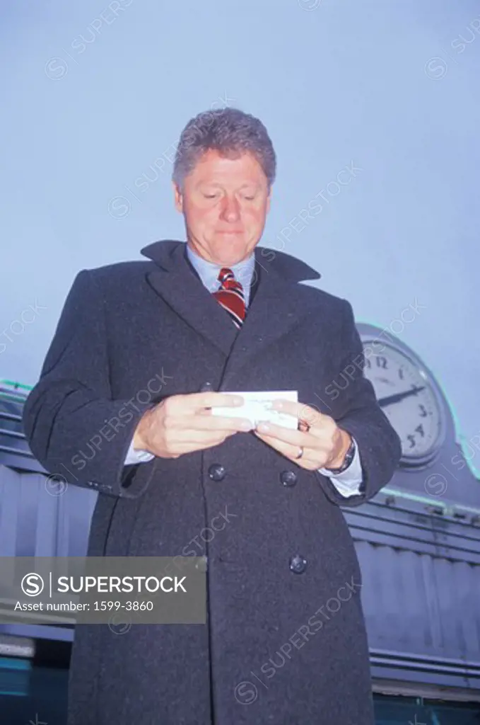 Governor Bill Clinton speaks at the Mayfield Diner in 1992 on his final day of campaigning in Philadelphia, Pennsylvania