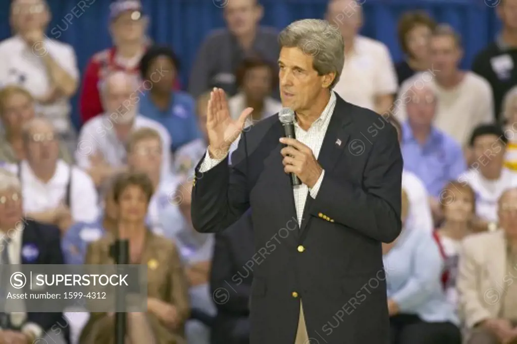 Senator John Kerry addressing audience of seniors at the Valley View Rec Center, Henderson, NV