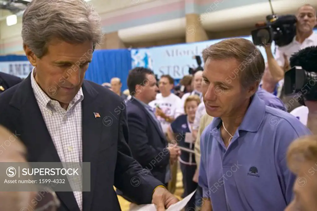 Senator John Kerry interacting with attendees at the Valley View Rec Center, Henderson, NV