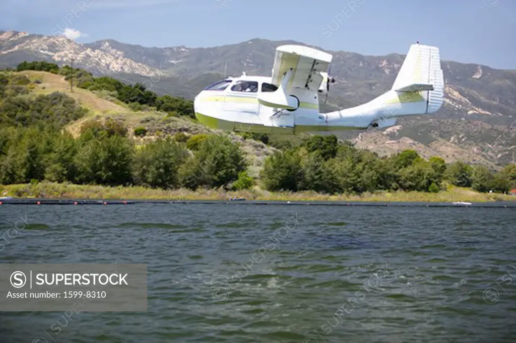 CB Amphibious seaplane landing on Lake Casitas, Ojai, California