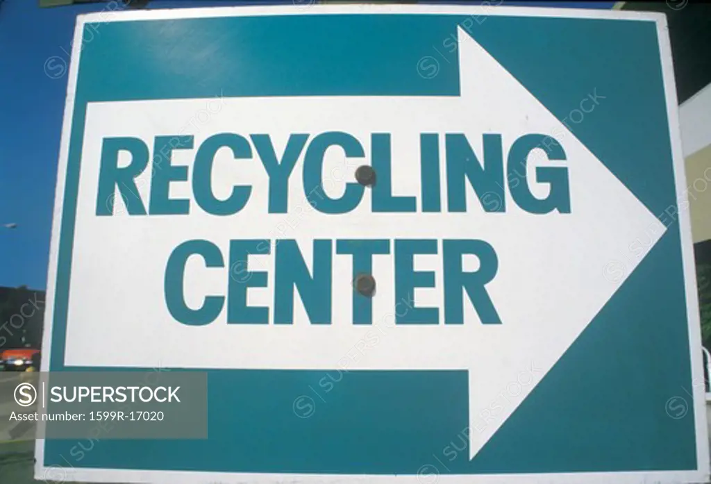 A large blue and white sign indicates a right turn for the recycling center