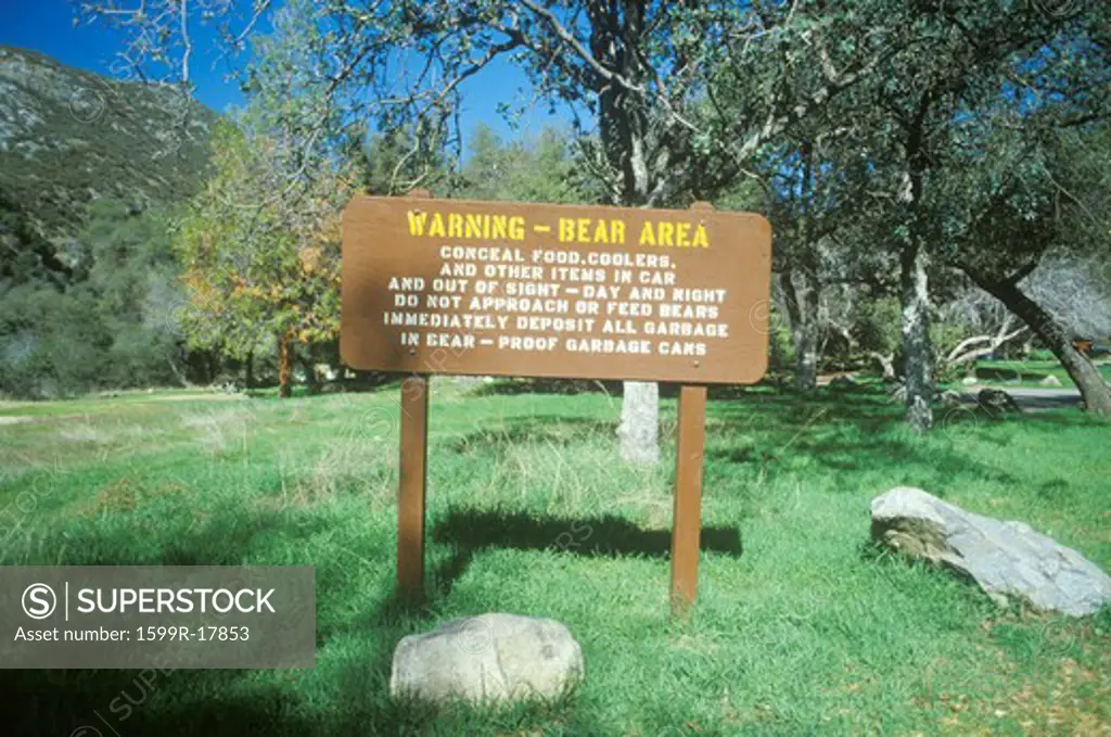 A warning sign about bears in the area