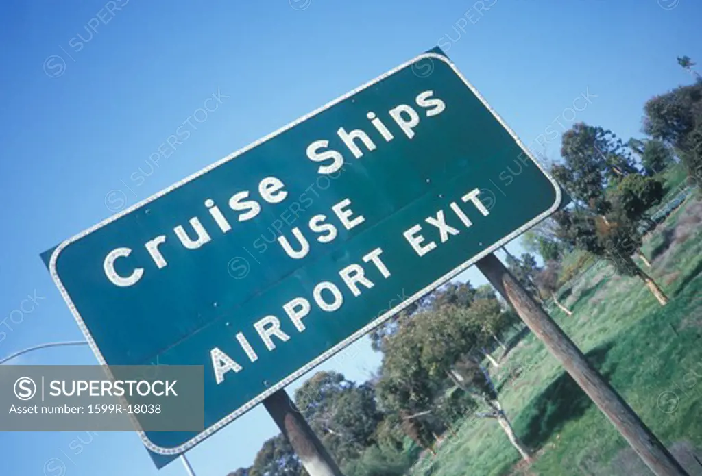 A sign that reads Cruise Ships use airport exit