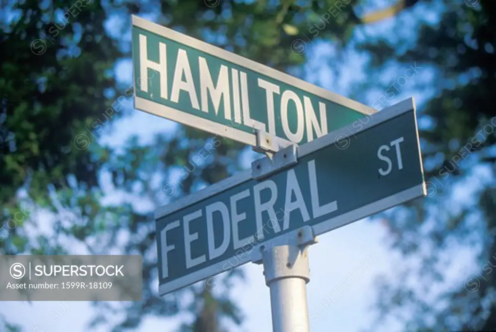 A sign that reads Federal/Hamilton