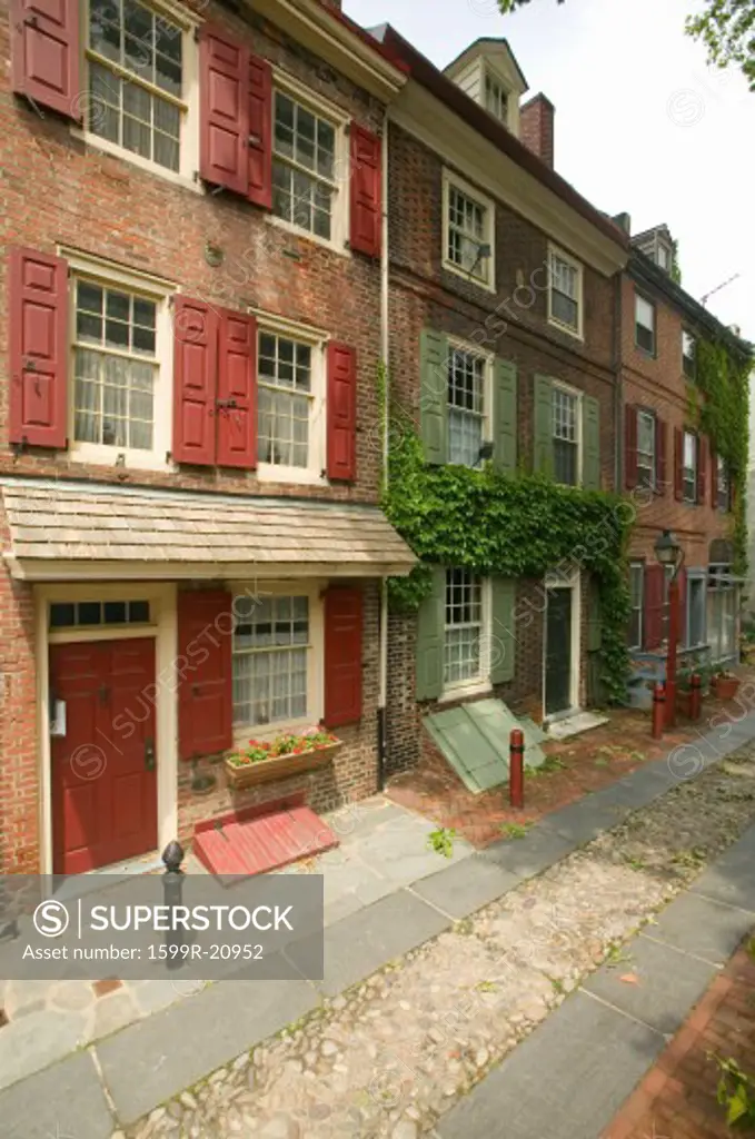 Elfreth's Alley, since 1702, America's Oldest Residential Street in the streets of Philadelphia, Pennsylvania
