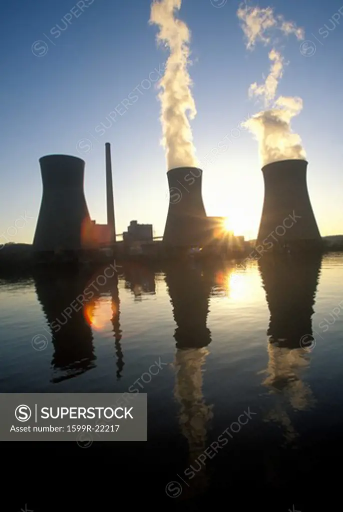 Coal-fired John Amos Power Plant on Kanoa River, WV