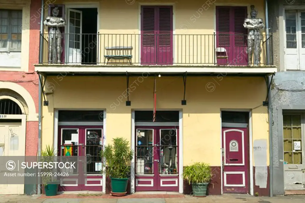 Historic old home in French Quarter of New Orleans, Louisiana sells antiques