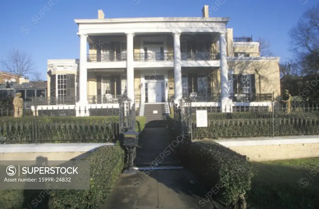 Historic Cedar Grove Mansion in Vicksburg, MS