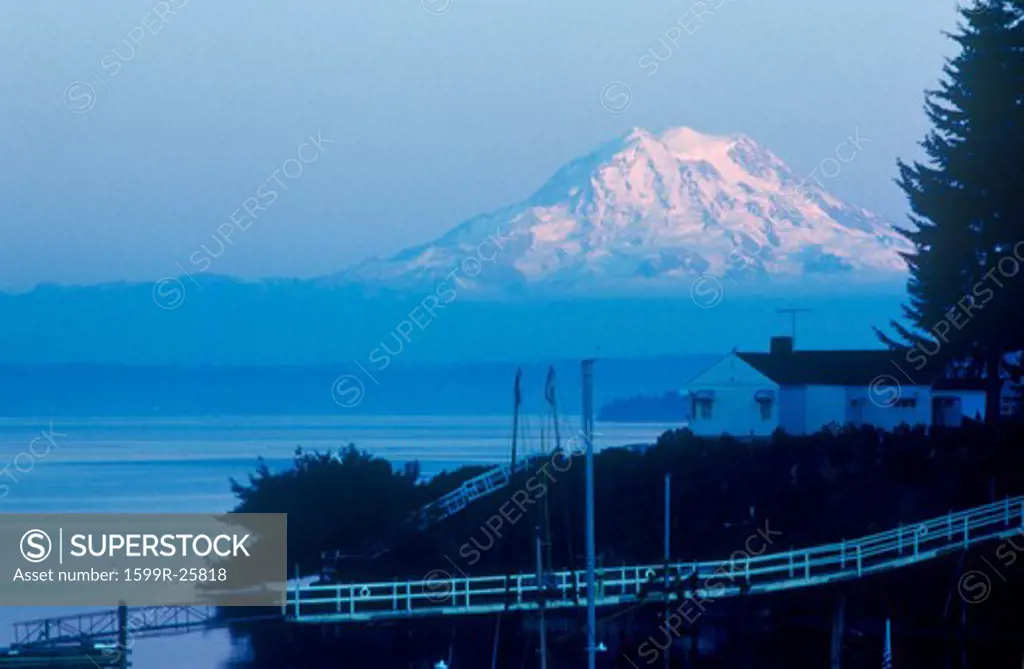 Snow-capped Mt. Rainier, from Seattle, WA