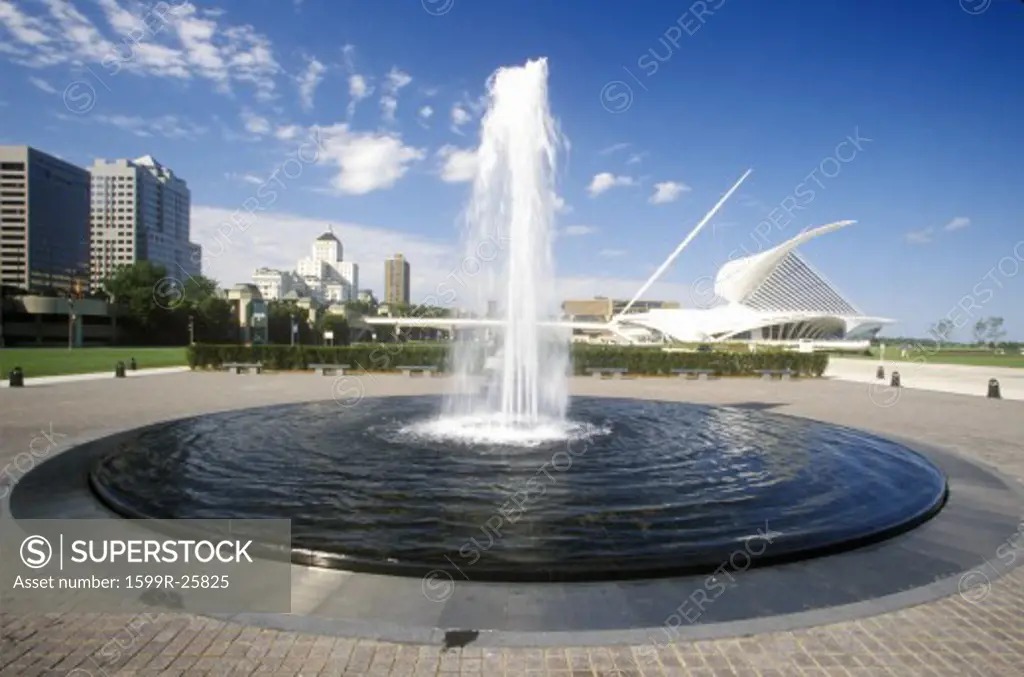 Fountain in front of Milwaukee Art Museum on Lake Michigan, Milwaukee, WI