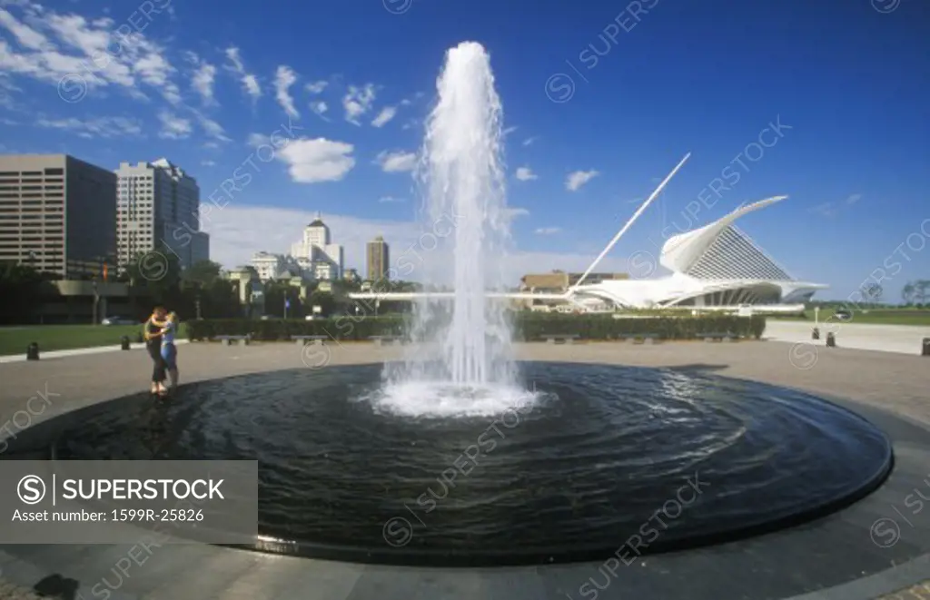 Fountain in front of Milwaukee Art Museum on Lake Michigan, Milwaukee, WI