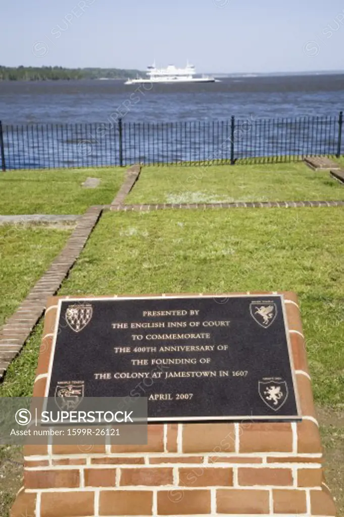 Plaque commemorating the 400th anniversary of the First English Colony in 1607, who came to the New World on this precise spot on the James River, Jamestown, Virginia, photographed on the 400th anniversary.