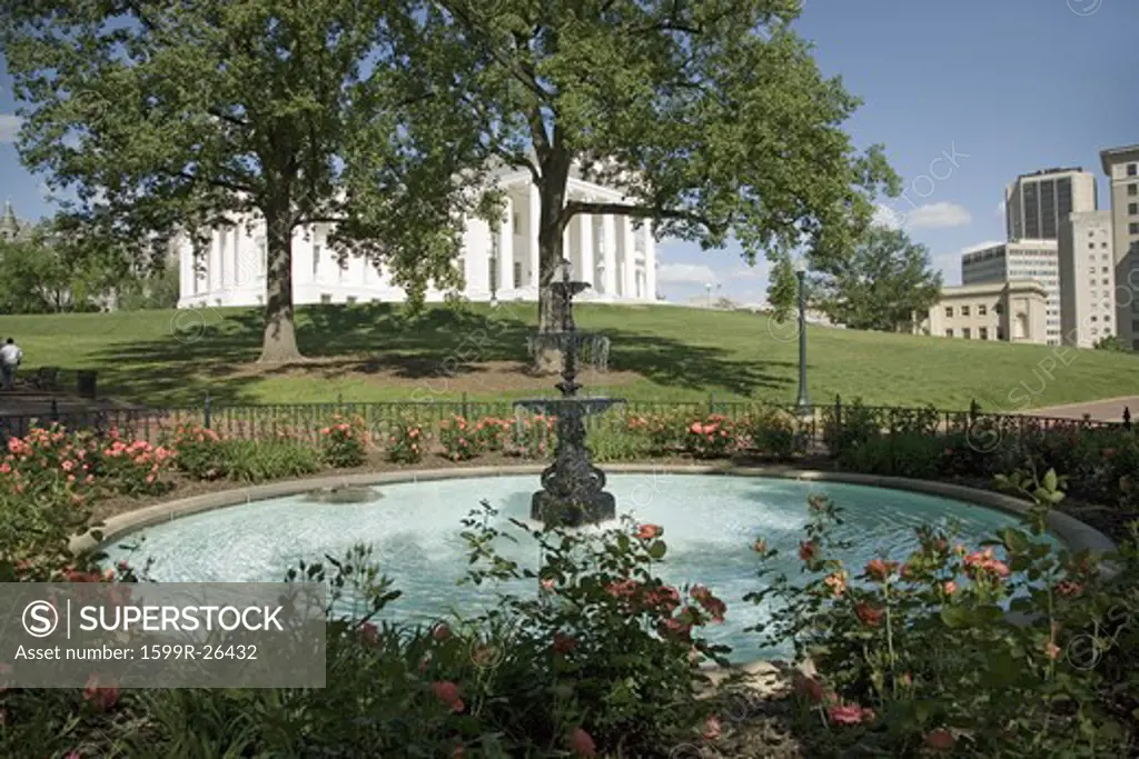 Water fountain and Virginia State Capitol, Richmond Virginia