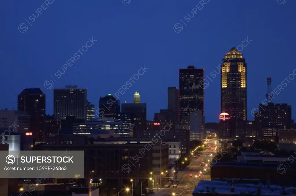Des Moines, Iowa skyline at dusk