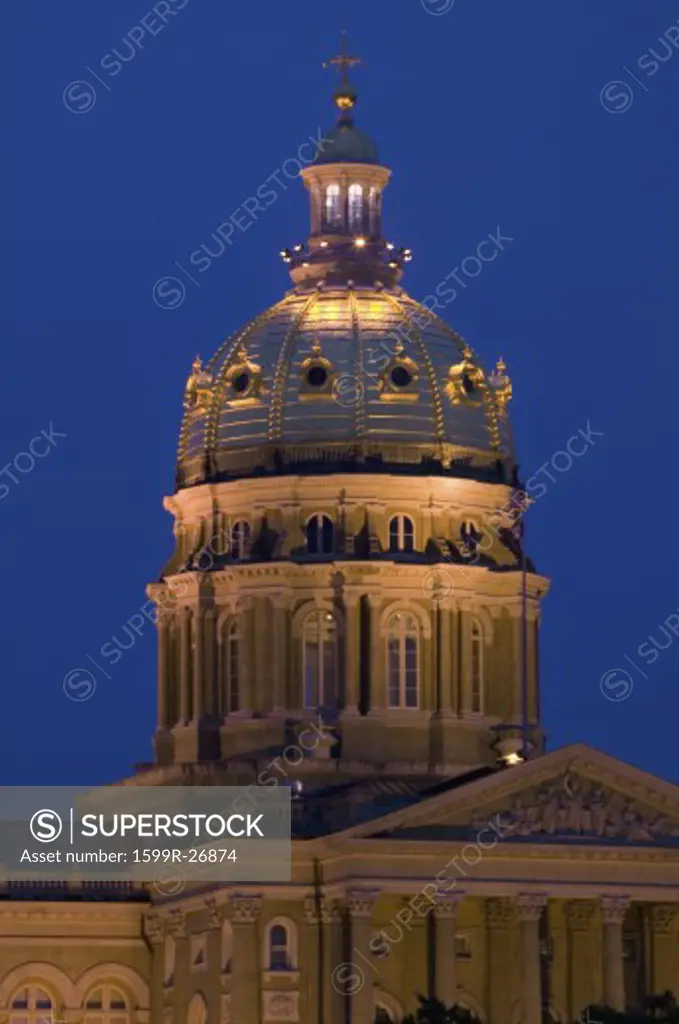 Night shot of Iowa State Capital and dome, Des Moines, Iowa