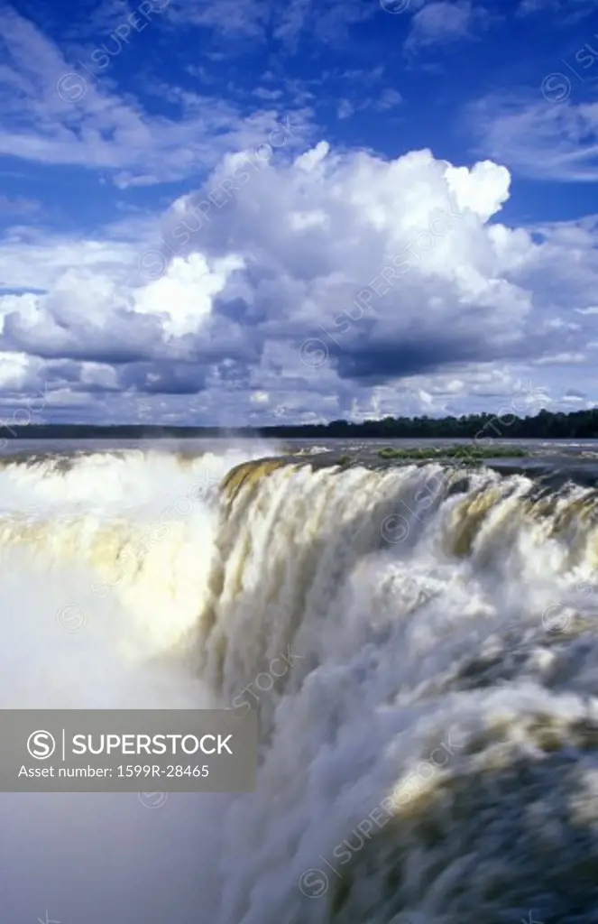 Iguazu Waterfalls in Parque Nacional Iguazu, Garganto del Diablo Salto Union, border of Brazil and Argentina
