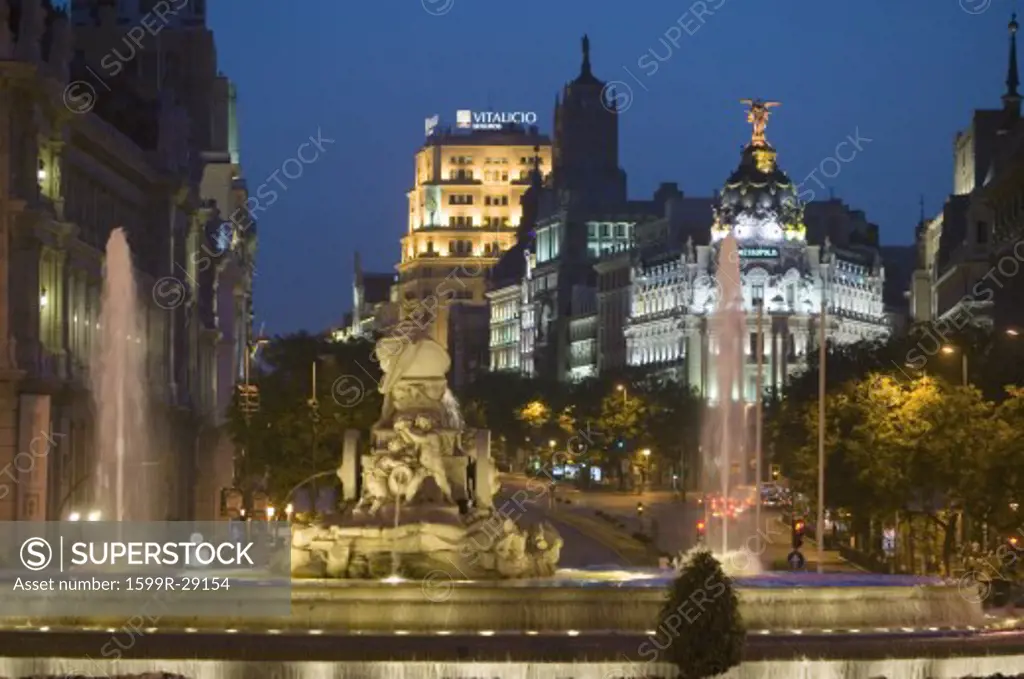 Plaza de Cibeles at night, with Edificio Metropolis and Fuente de Cibeles, Madrid, Spain