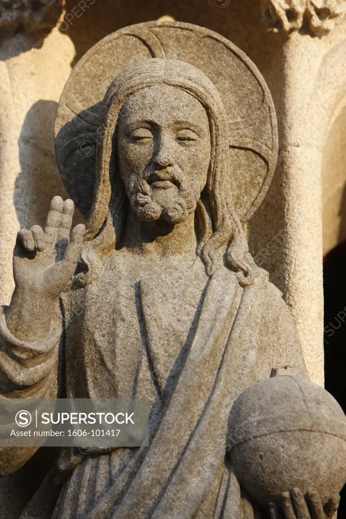 France, Quimper, Saint-Corentin cathedral, Quimper Western gate sculpture Christ risen holding the world