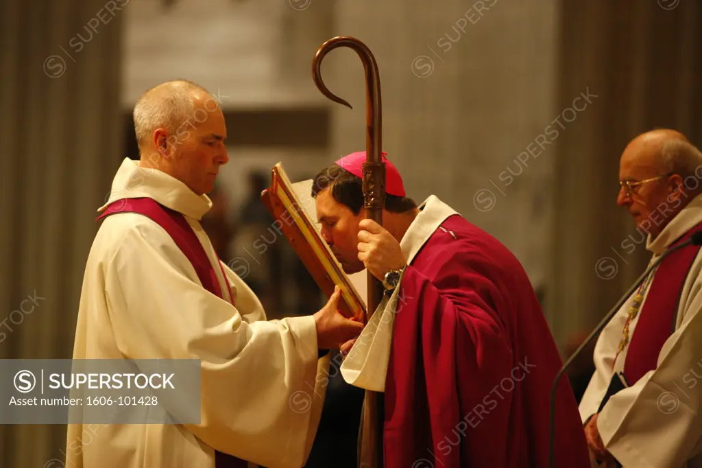 France, Quimper, Mgr Jean Marie Le Vert celebrating mass in Quimper cathedral