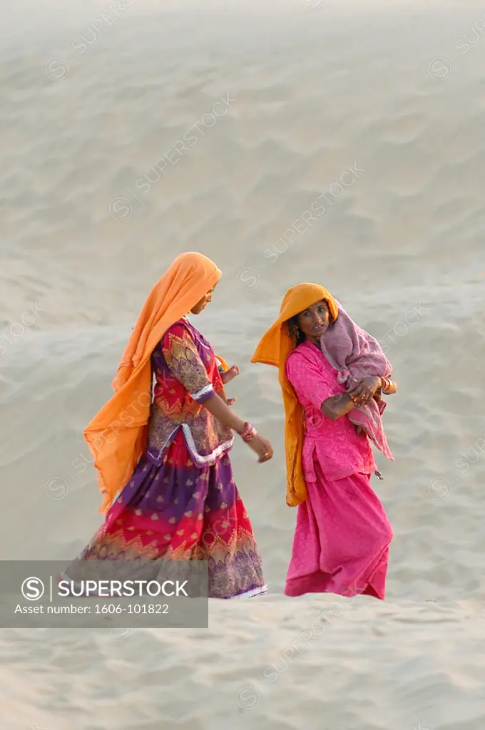 India, Rajasthan, Thar desert, gipsy women