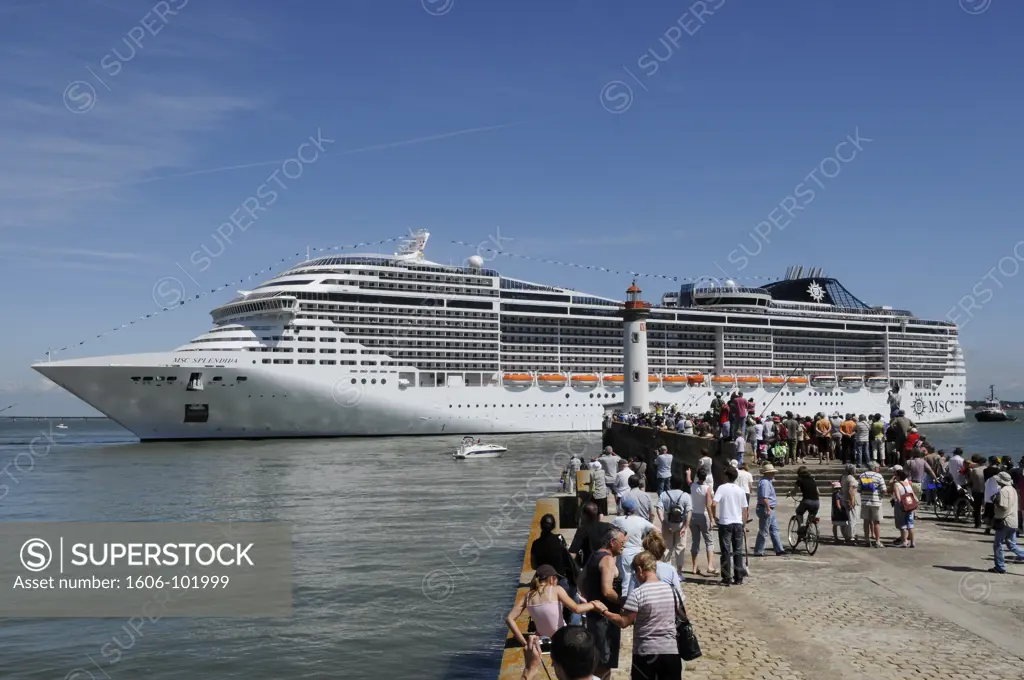 France, Pays de la Loire, Loire Atlantique, Saint Nazaire, STX Europe shipyard, MSC Splendida cruise ship, visitors