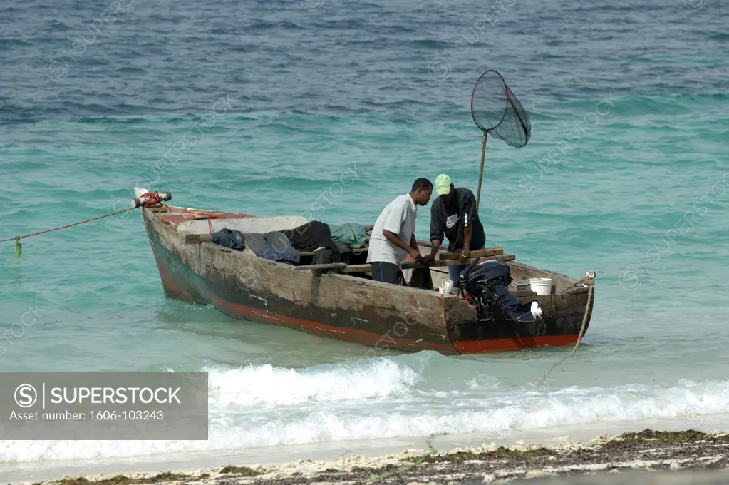 Tanzania, near Dar es Salaam, South Coast, fishermen