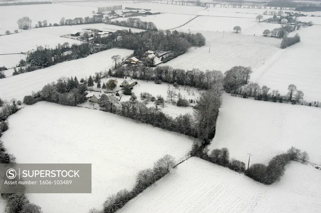 France, Brittany, Ille et Vilaine, snow covered countryside