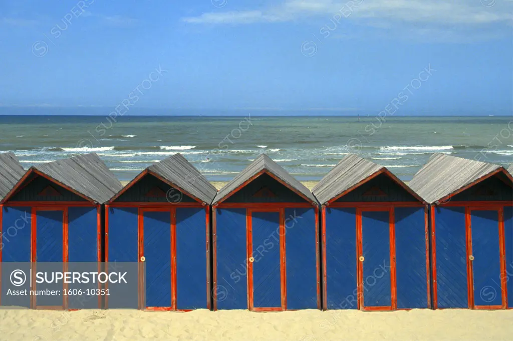 France, Nord-Pas-de-Calais, Nord, Malo les Bains, beach huts