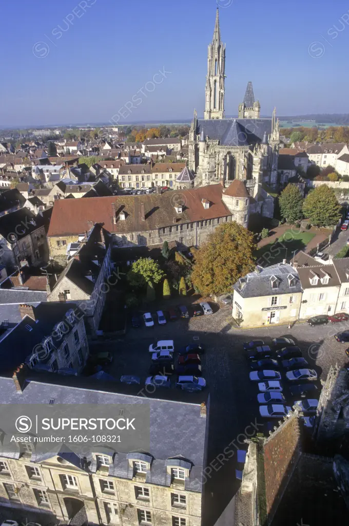 France, Picardie, Oise , Senlis, Notre-Dame cathedral and medieval city
